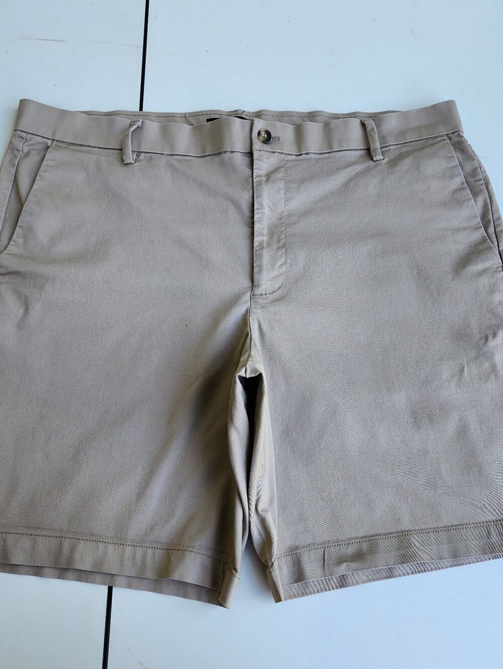 Banana Republic Tan Beige Flat Front Chino Shorts Men's 8.5" inseam Sz 40